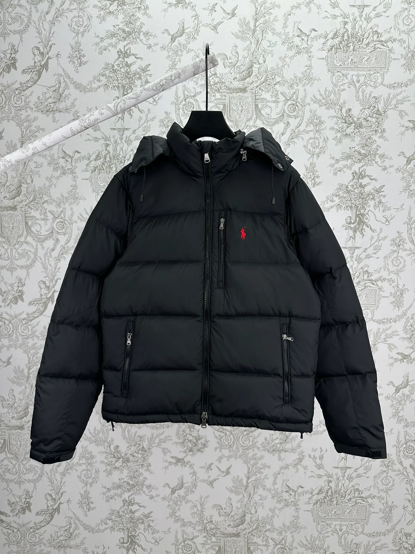 P1000 POLO 25ss new solid color embroidered hooded down jacket men's black high version code number: S.M.L.XL.XXL.